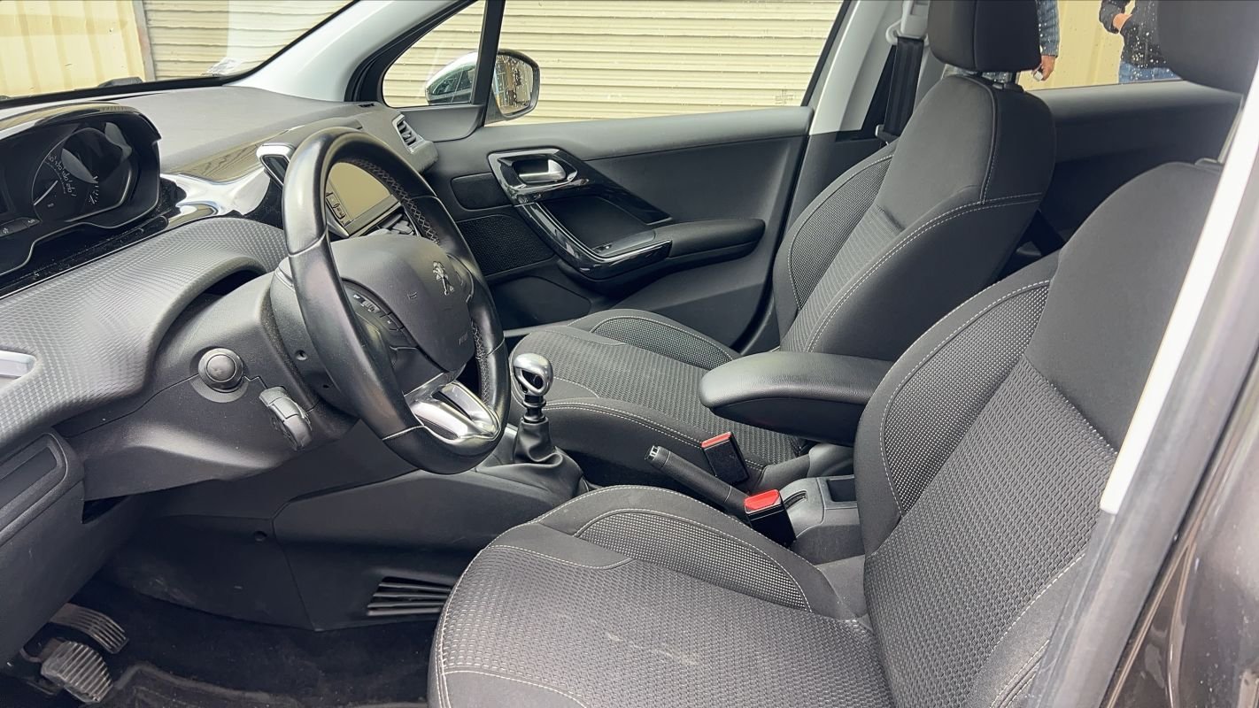 Peugeot 208 - Photo 25