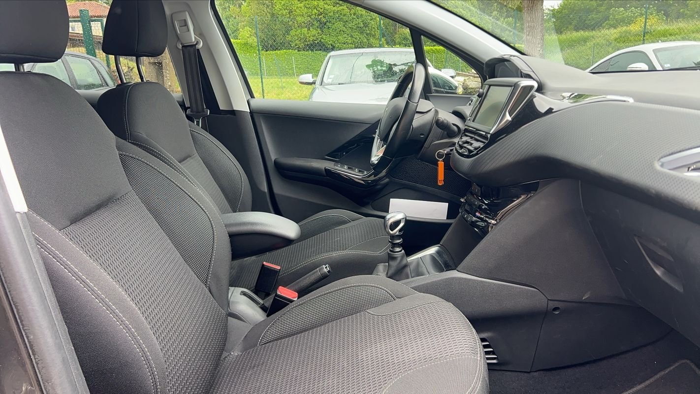 Peugeot 208 - Photo 27