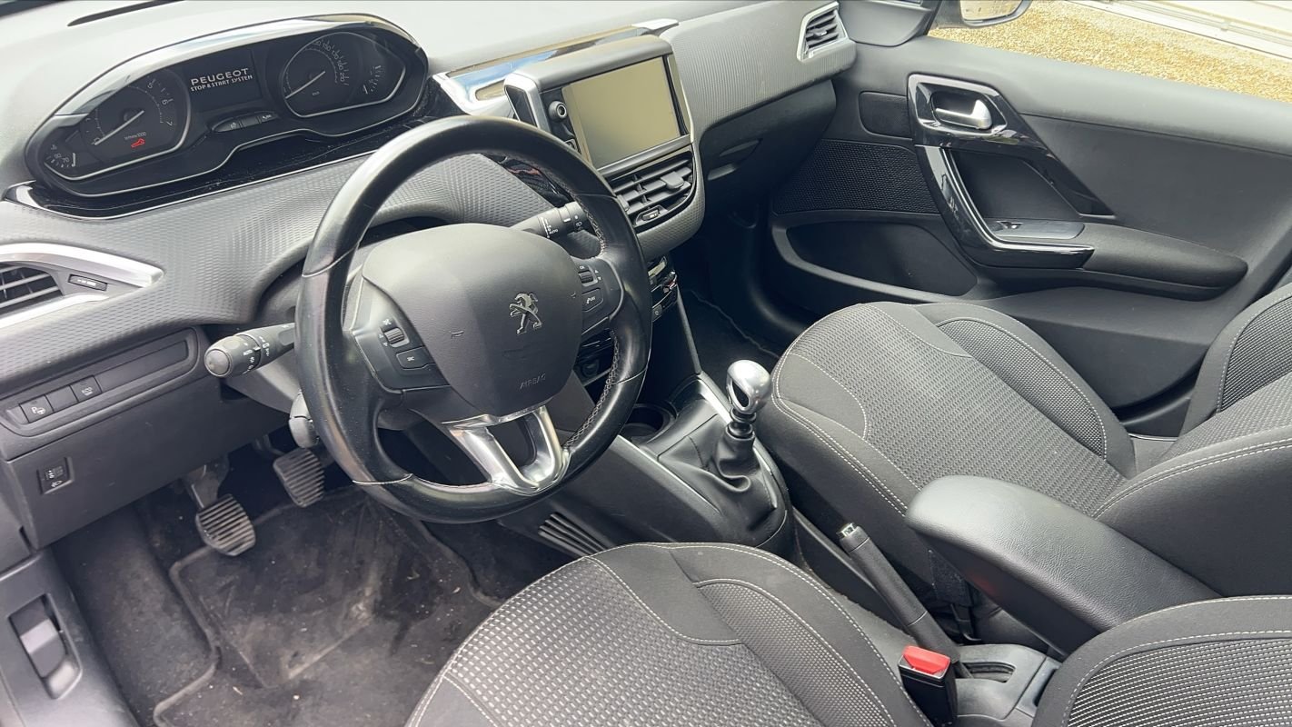 Peugeot 208 - Photo 8