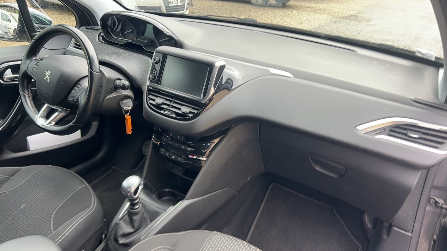 Peugeot 208 - Photo 10