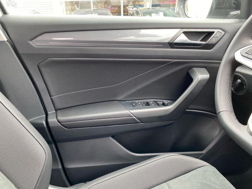 Volkswagen T-Roc - Photo 16