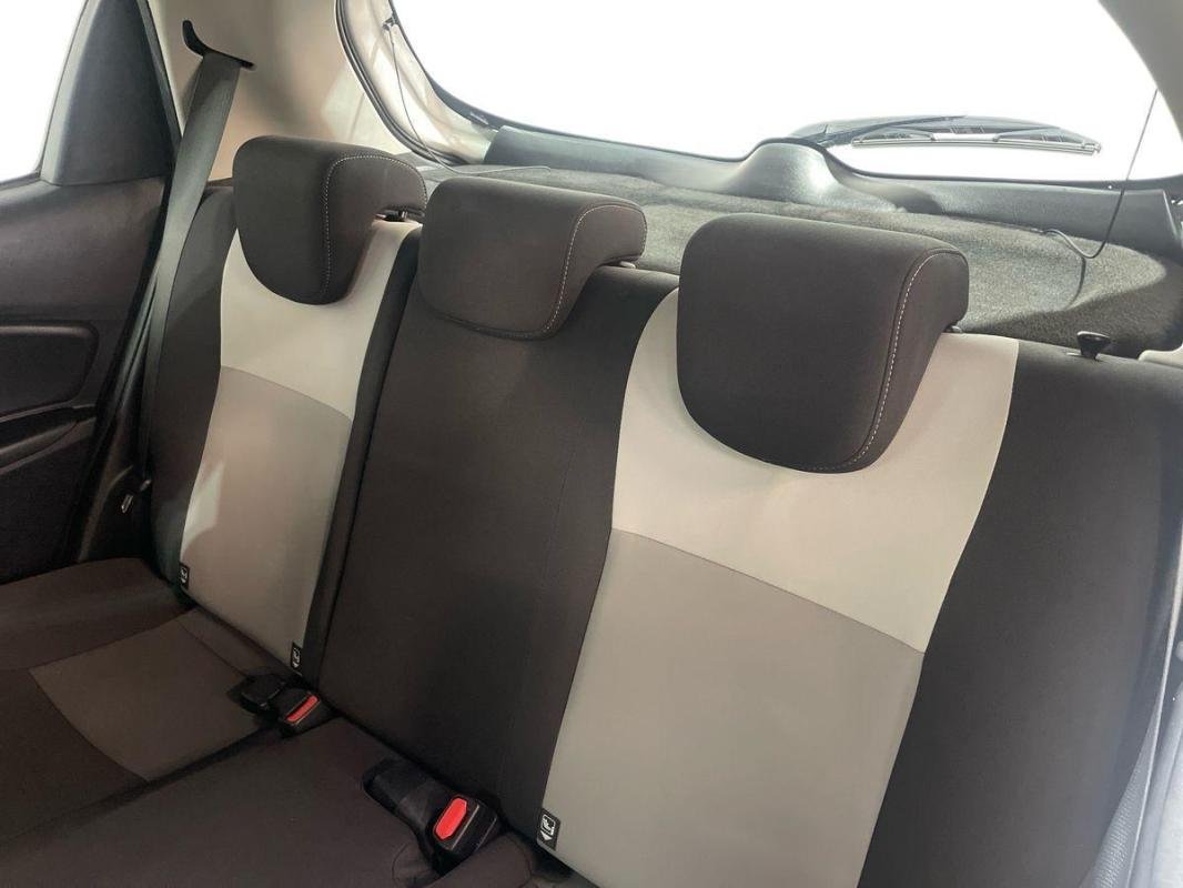 Toyota Yaris - Photo 23