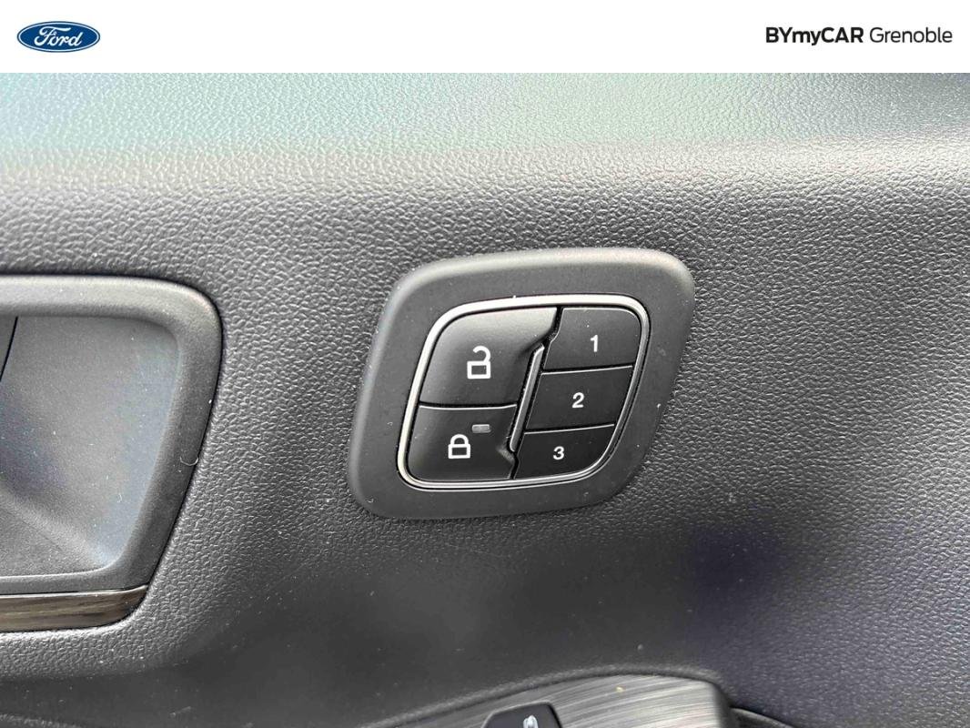 Ford Kuga - Photo 24