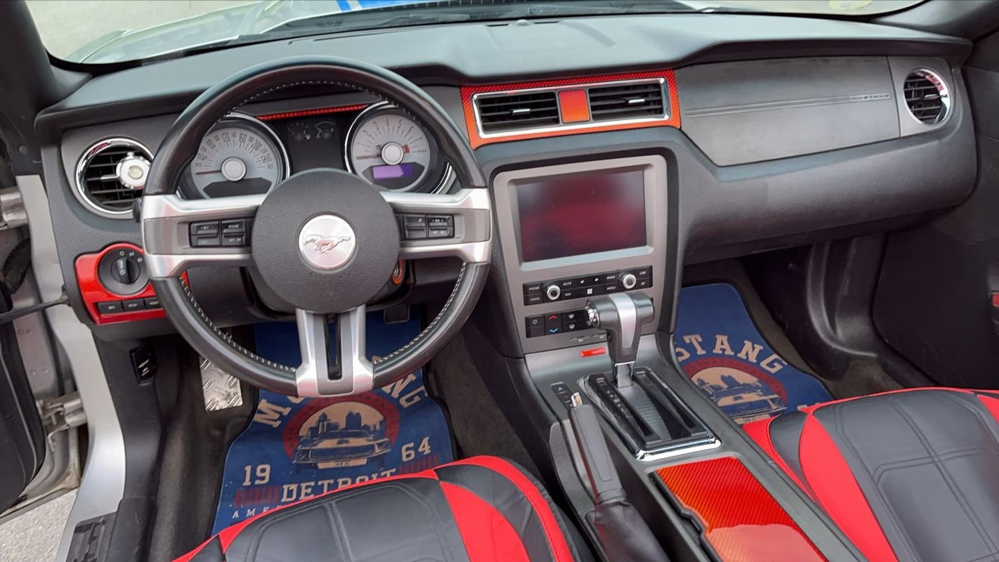 Ford Mustang - Photo 11