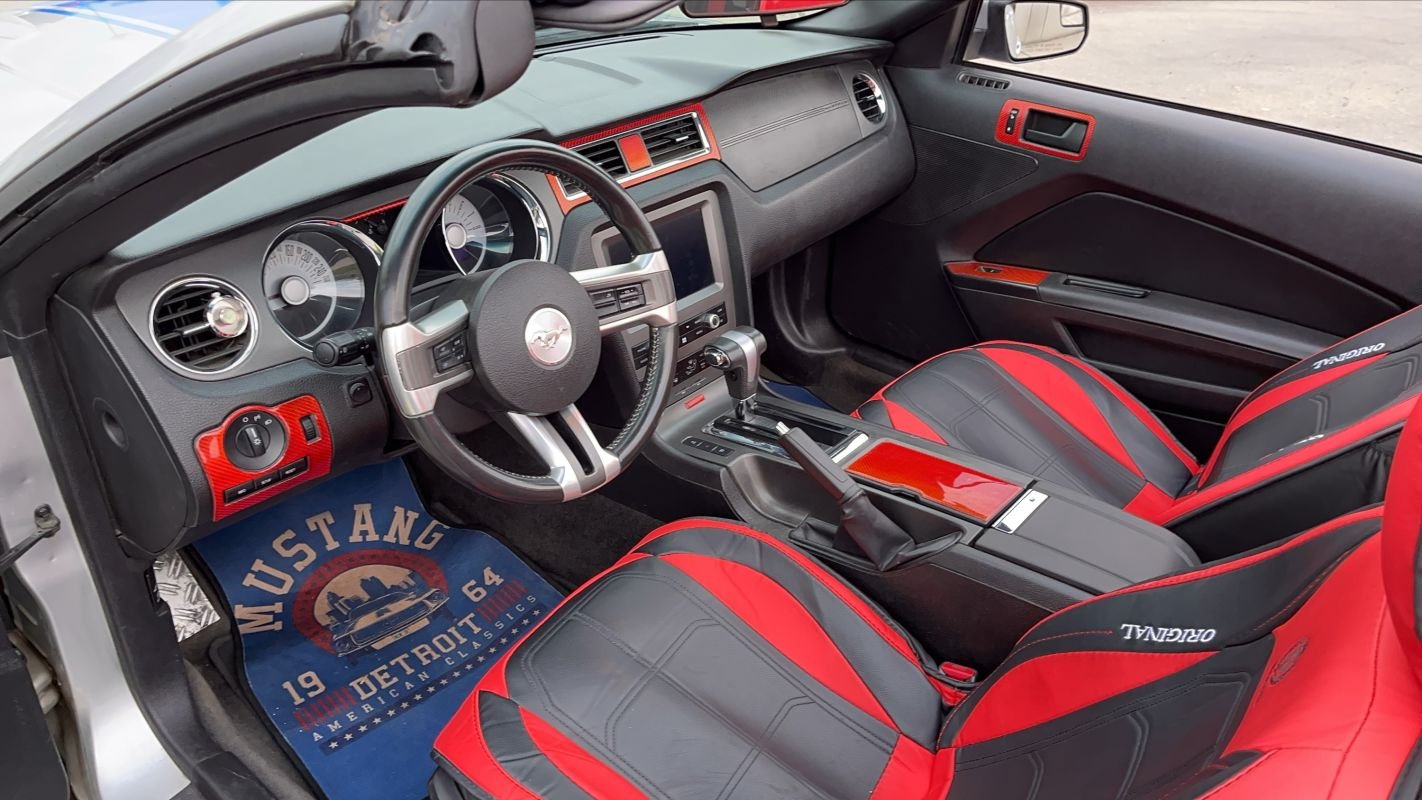 Ford Mustang - Photo 8