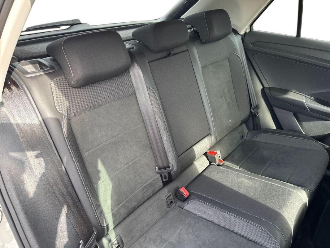 Volkswagen T-Roc - Photo 23