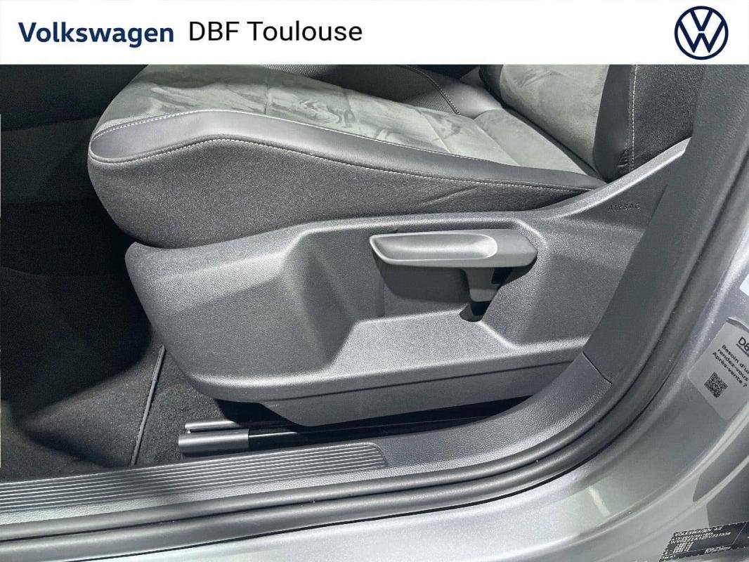 Volkswagen T-Roc - Photo 26