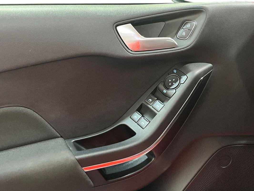Ford Fiesta - Photo 15
