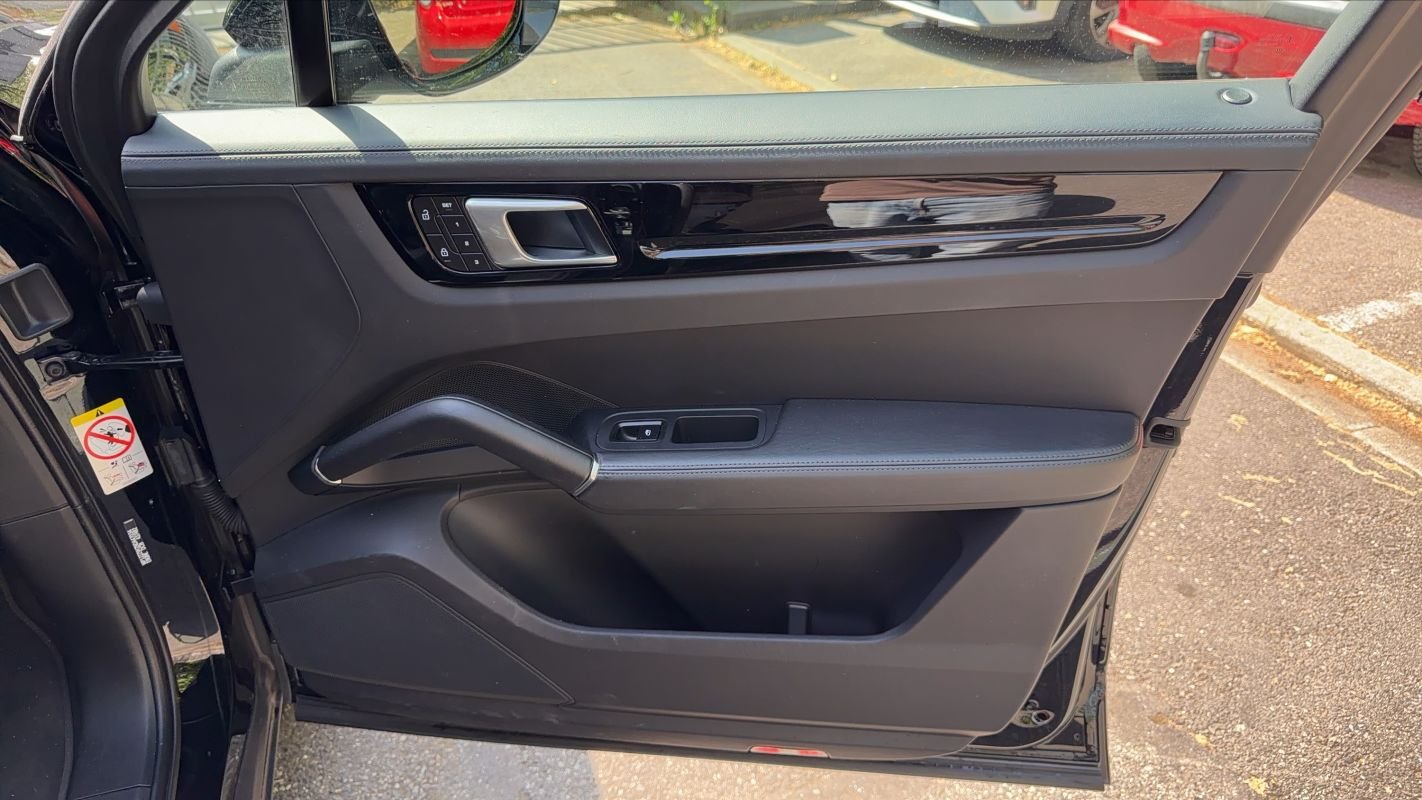 Porsche Cayenne - Photo 24