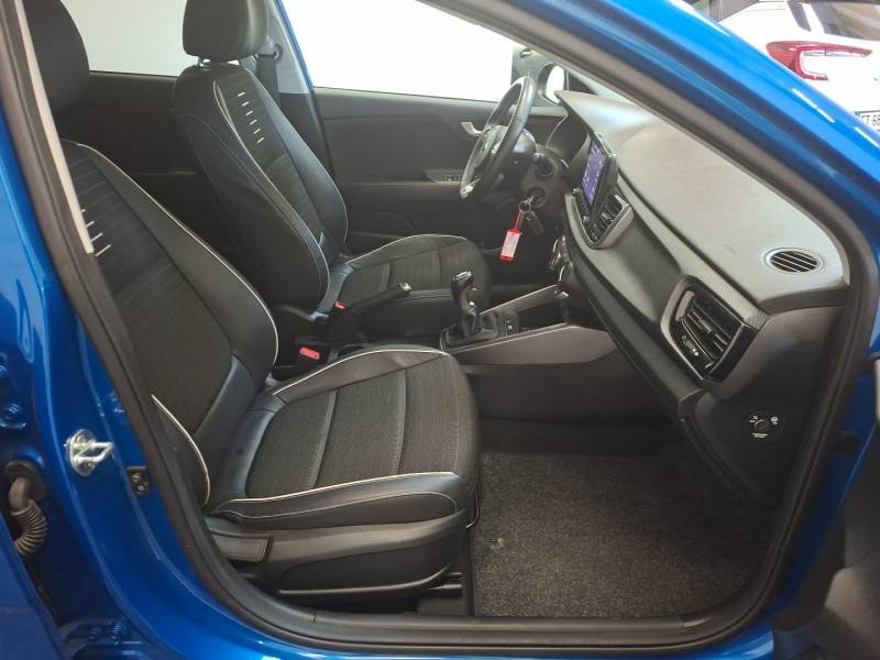 Kia Rio - Photo 15