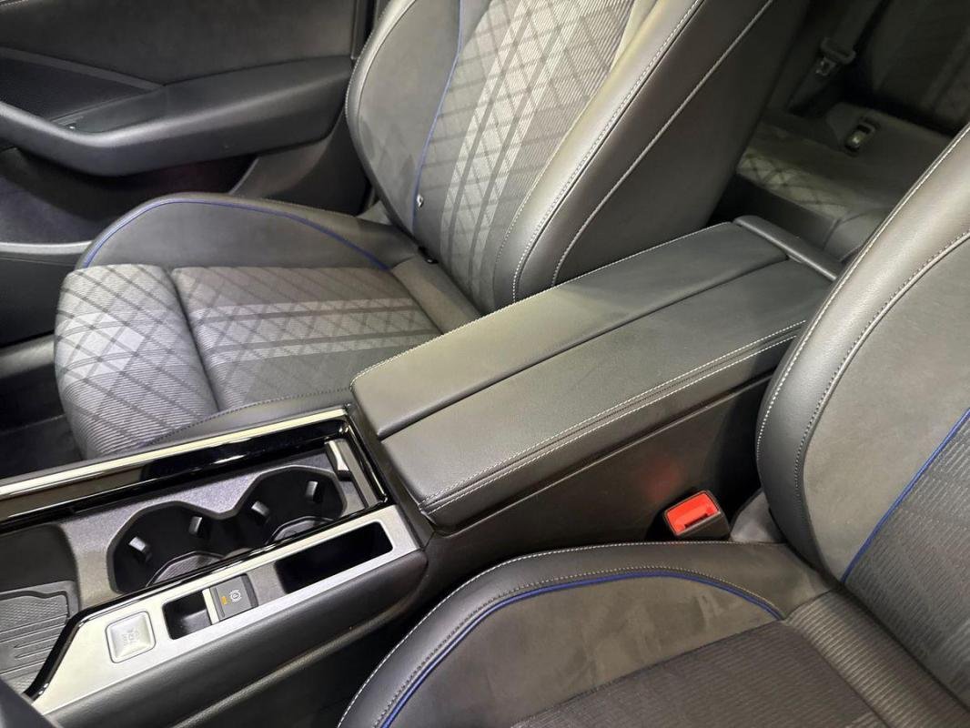 Volkswagen Passat - Photo 12