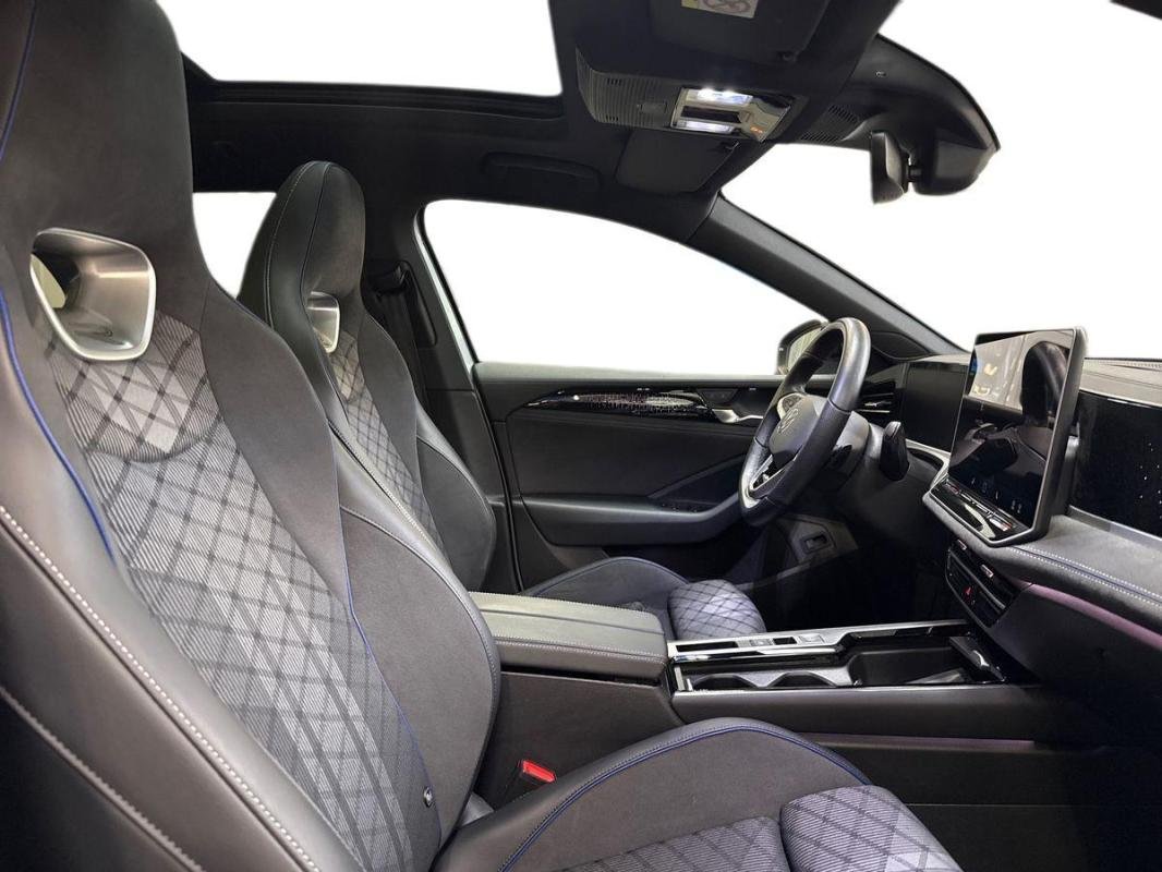 Volkswagen Passat - Photo 13