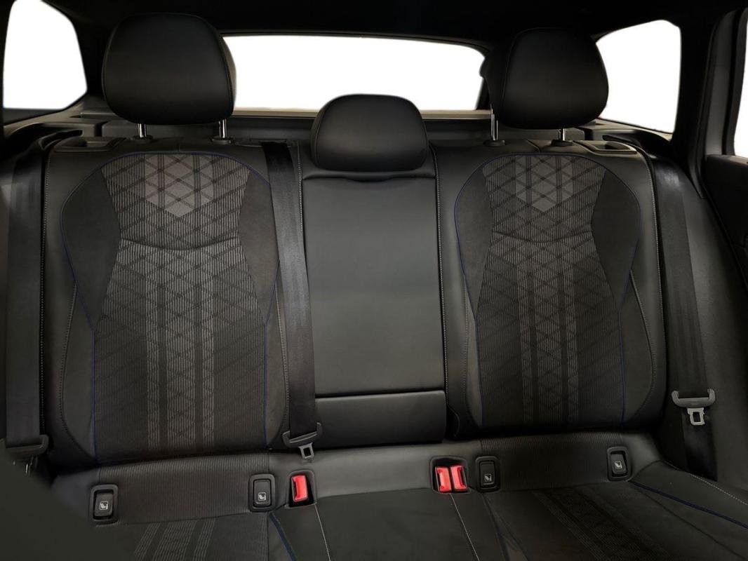 Volkswagen Passat - Photo 22
