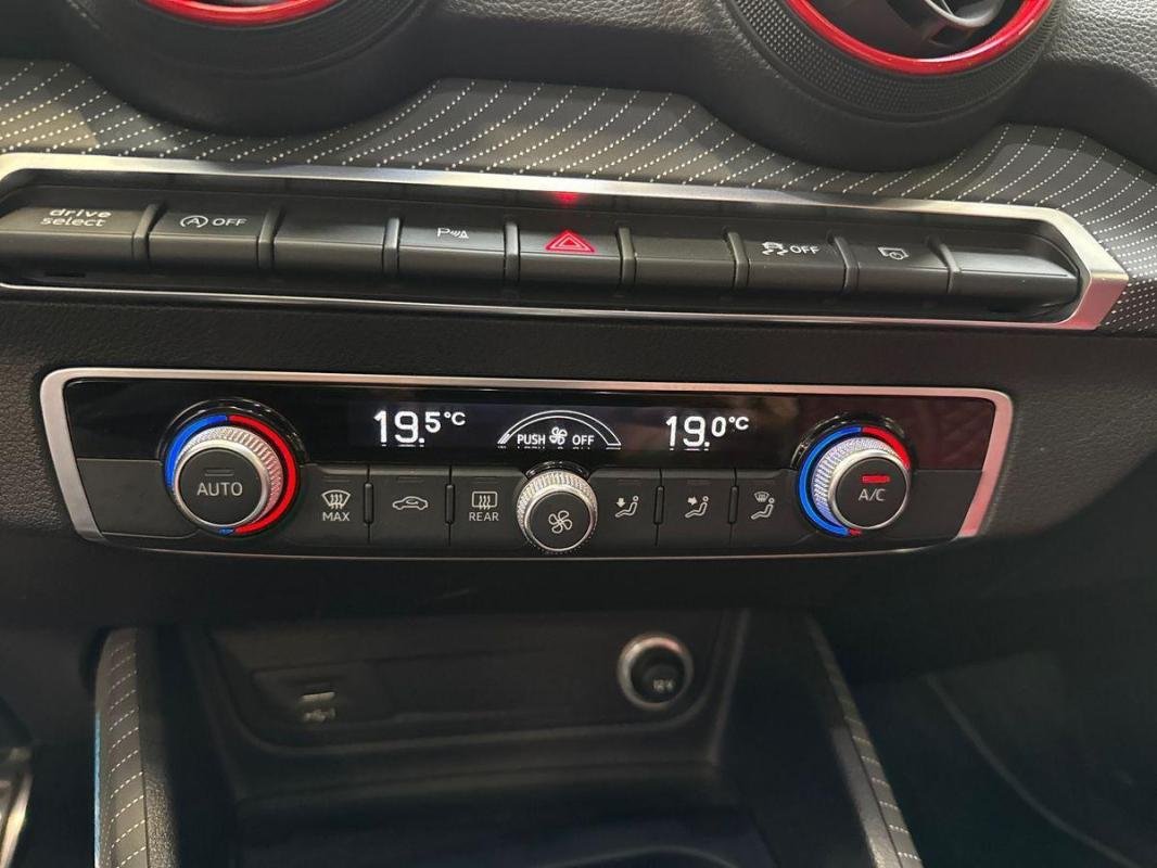 Audi SQ2 - Photo 19