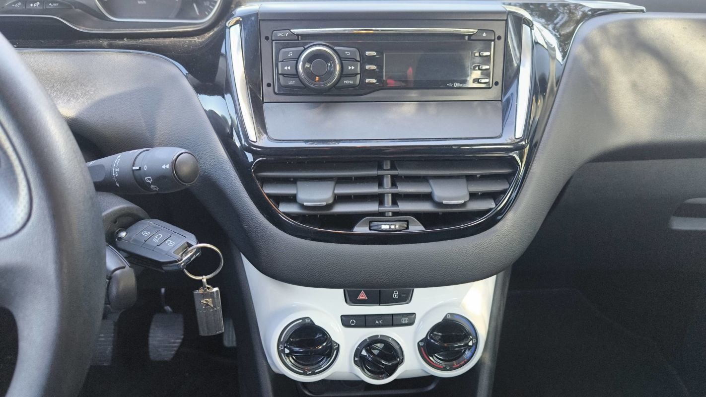 Peugeot 208 - Photo 13
