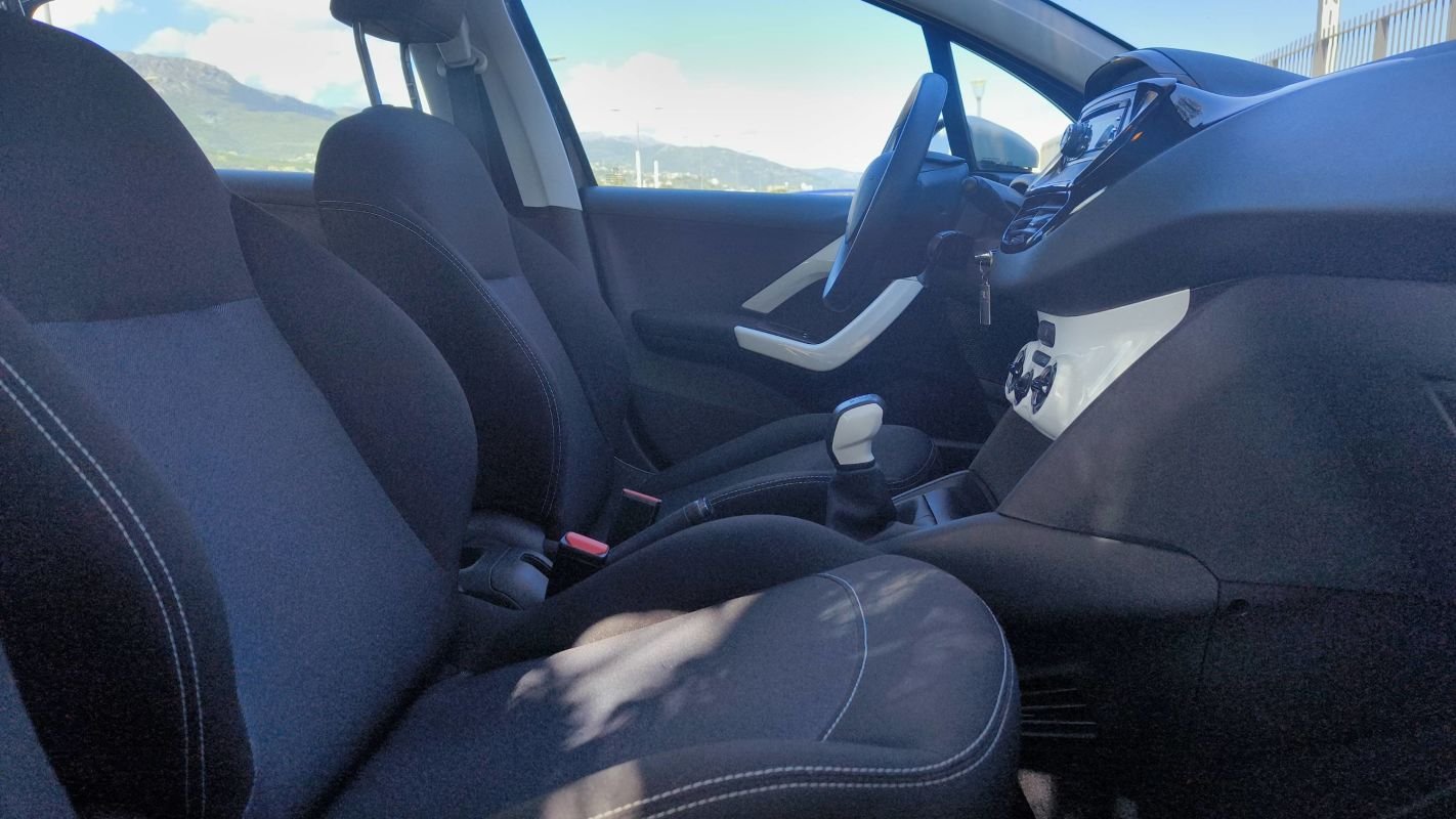 Peugeot 208 - Photo 25