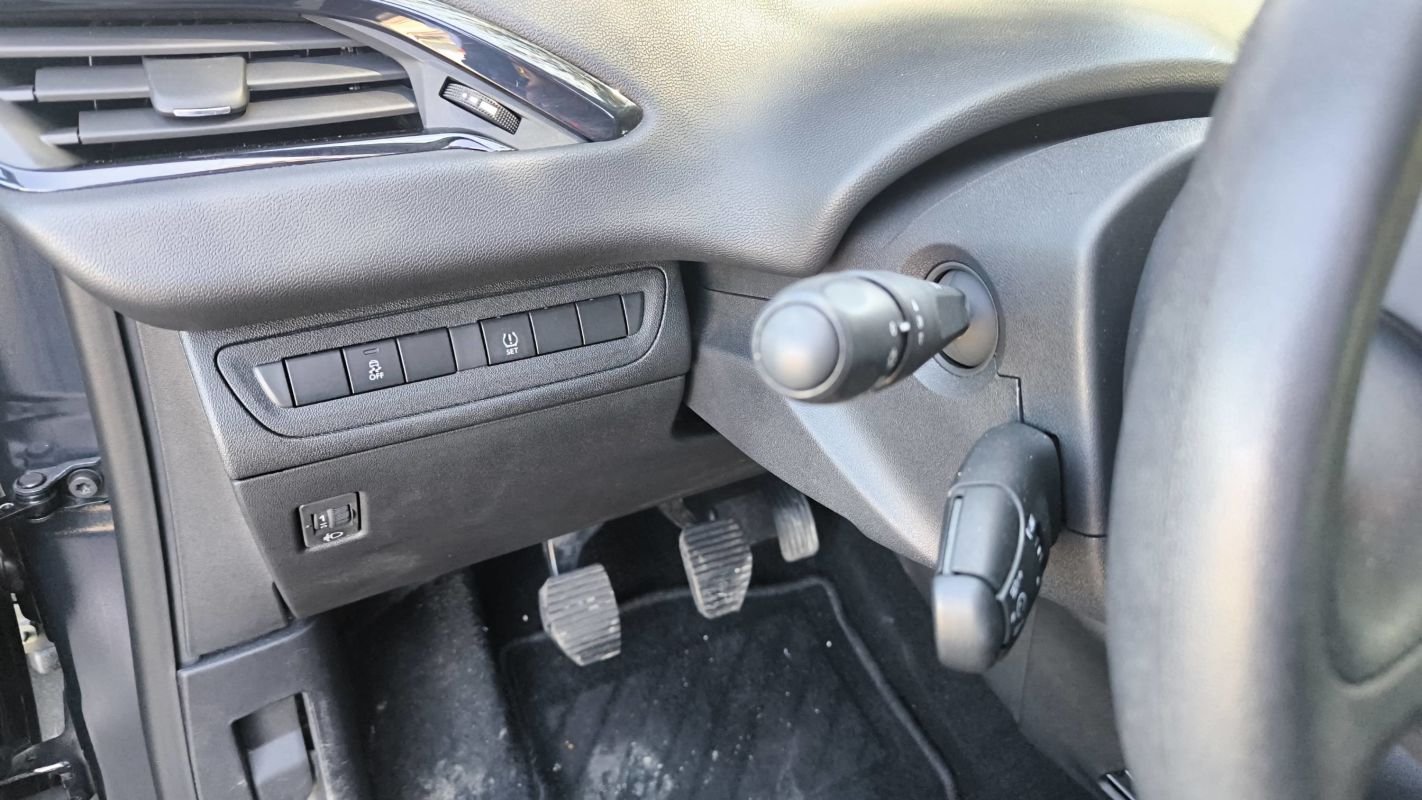 Peugeot 208 - Photo 28