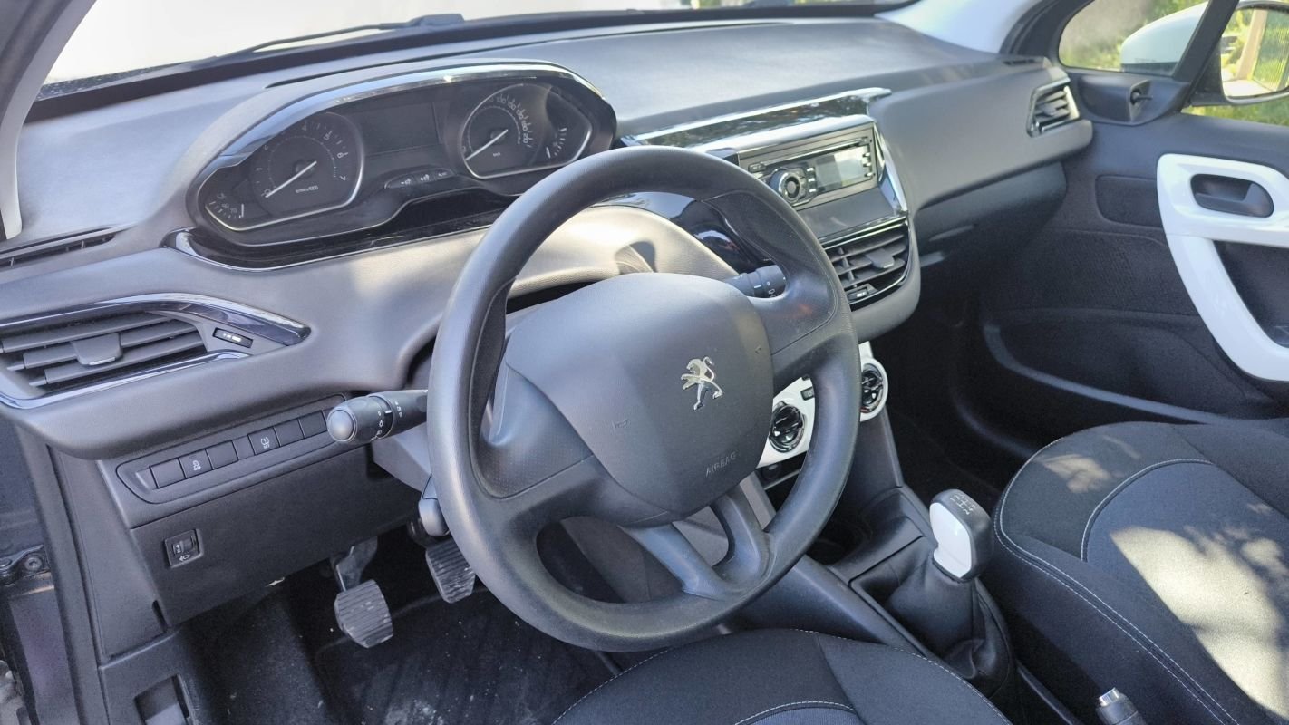 Peugeot 208 - Photo 8