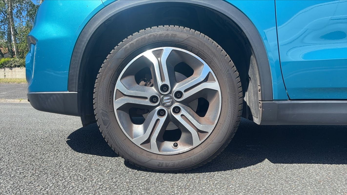 Suzuki Vitara - Photo 18