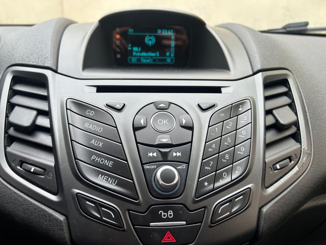 Ford Fiesta - Photo 12