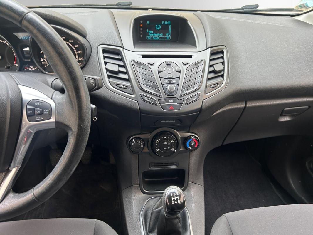 Ford Fiesta - Photo 10