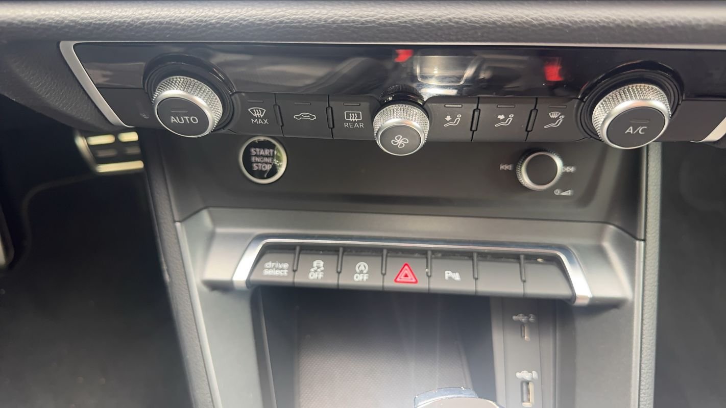 Audi Q3 - Photo 13