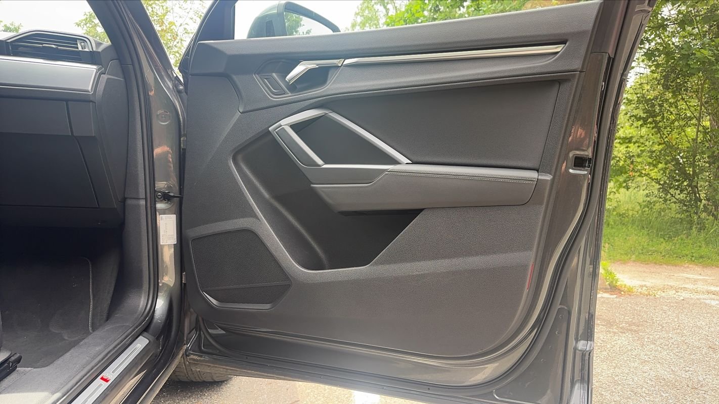Audi Q3 - Photo 22