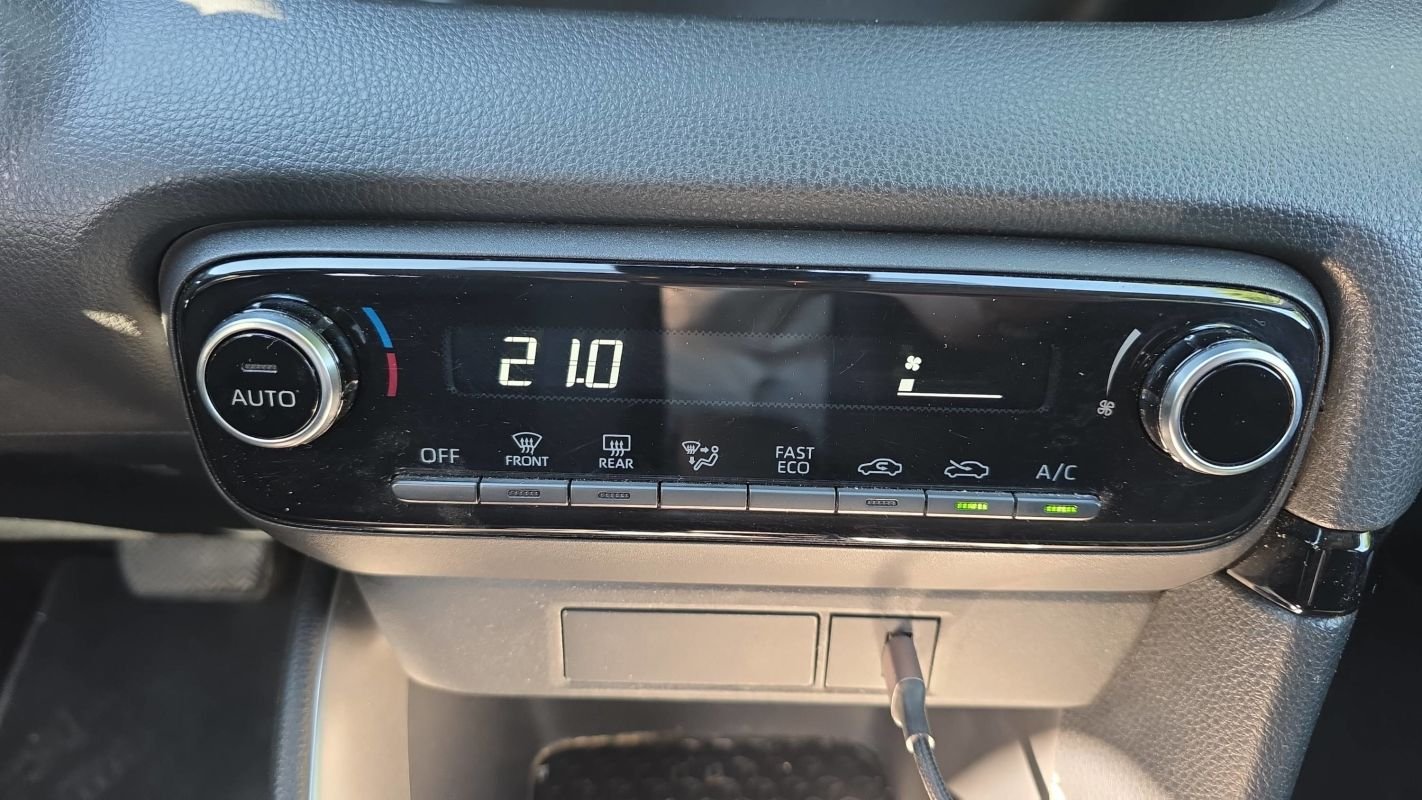 Toyota Yaris - Photo 13