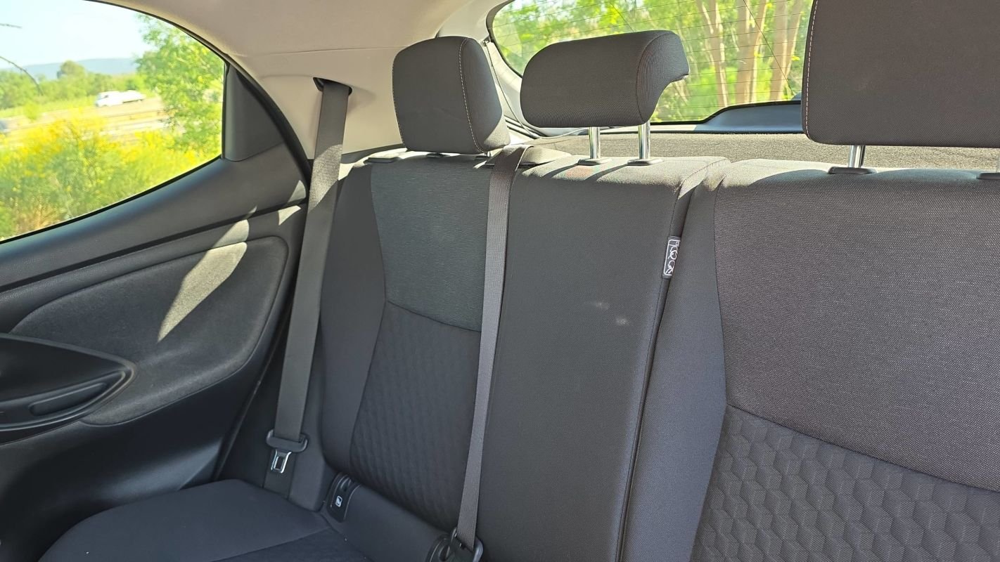 Toyota Yaris - Photo 9