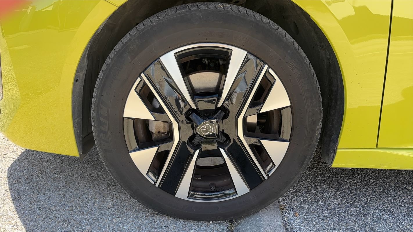 Peugeot 208 - Photo 18