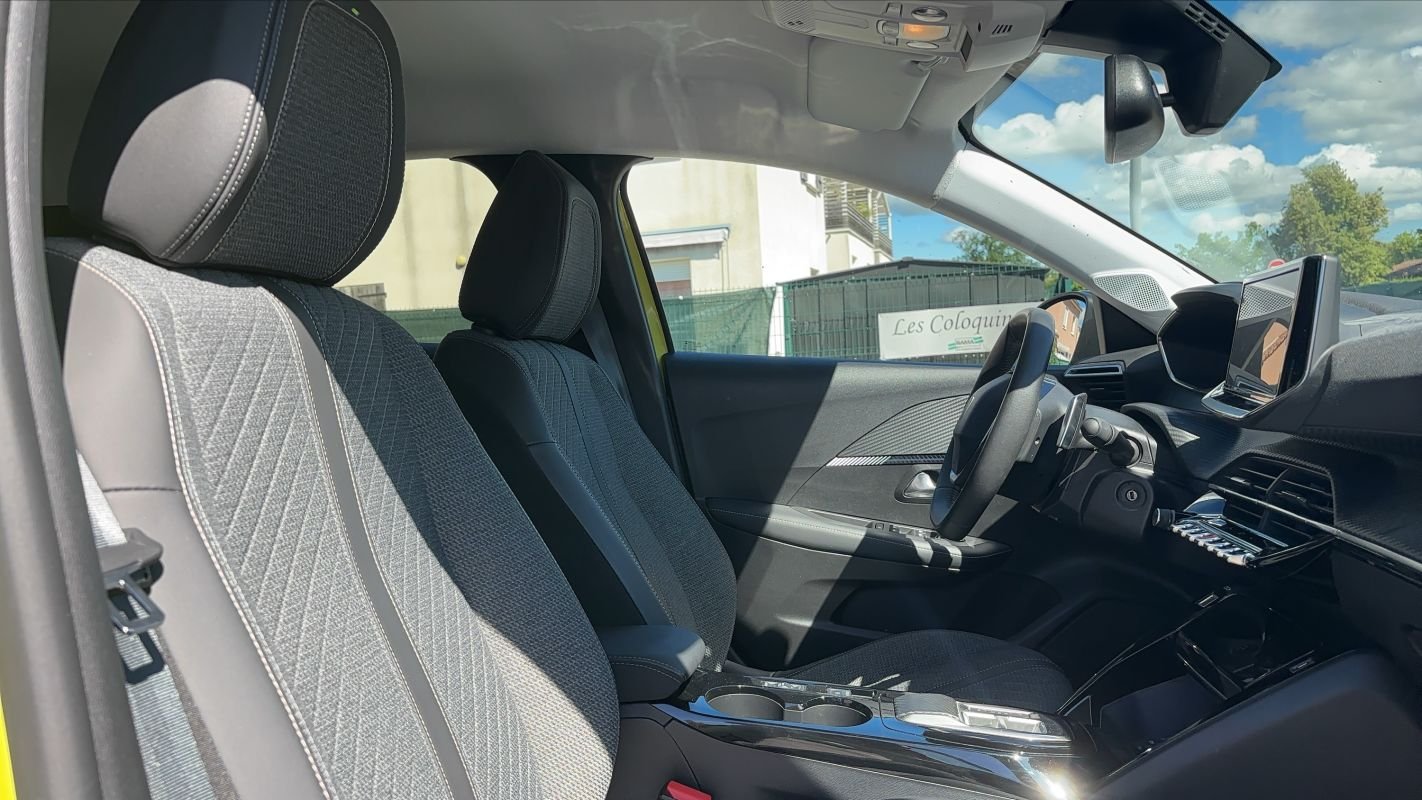 Peugeot 208 - Photo 26