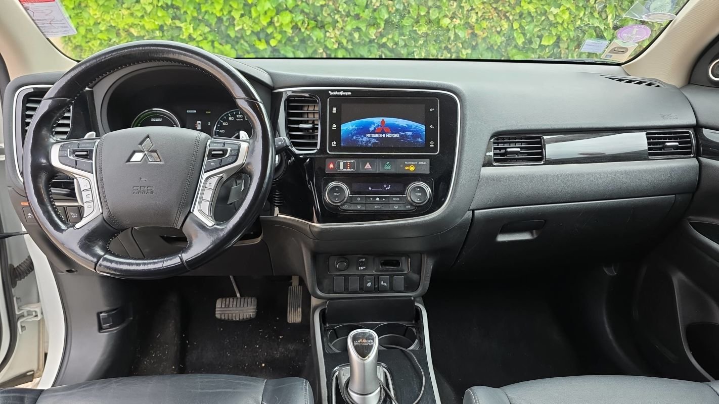 Mitsubishi Outlander - Photo 11