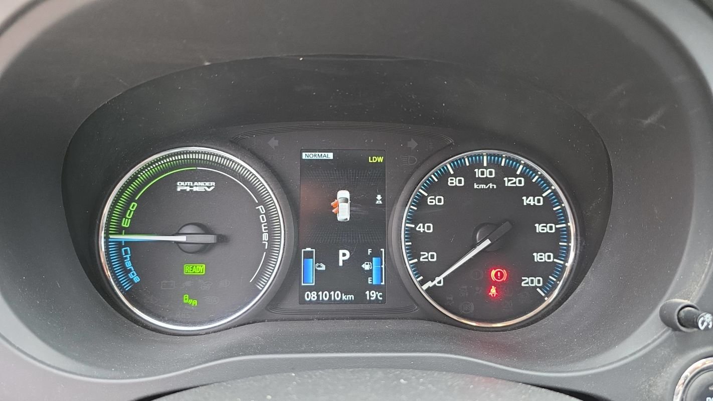 Mitsubishi Outlander - Photo 12