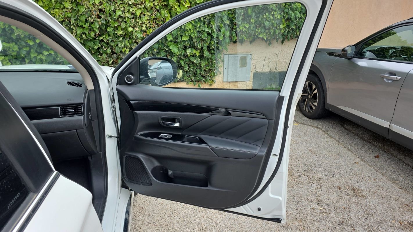 Mitsubishi Outlander - Photo 24