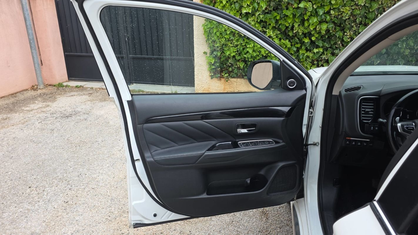 Mitsubishi Outlander - Photo 7