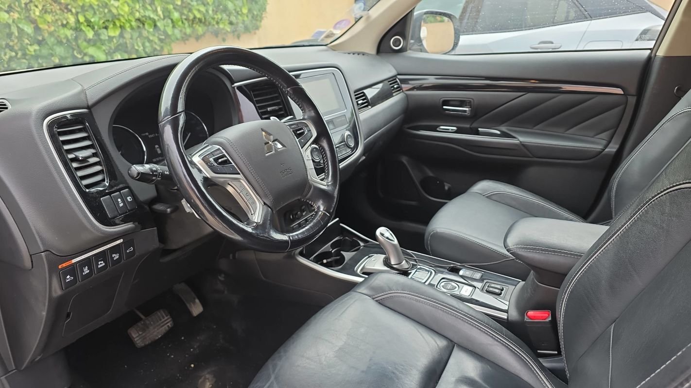Mitsubishi Outlander - Photo 8