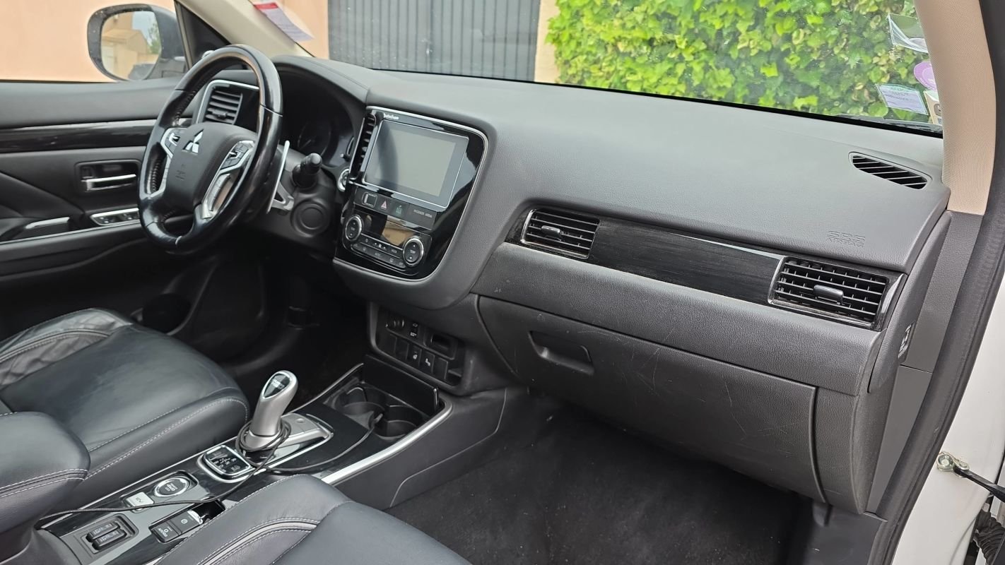 Mitsubishi Outlander - Photo 10