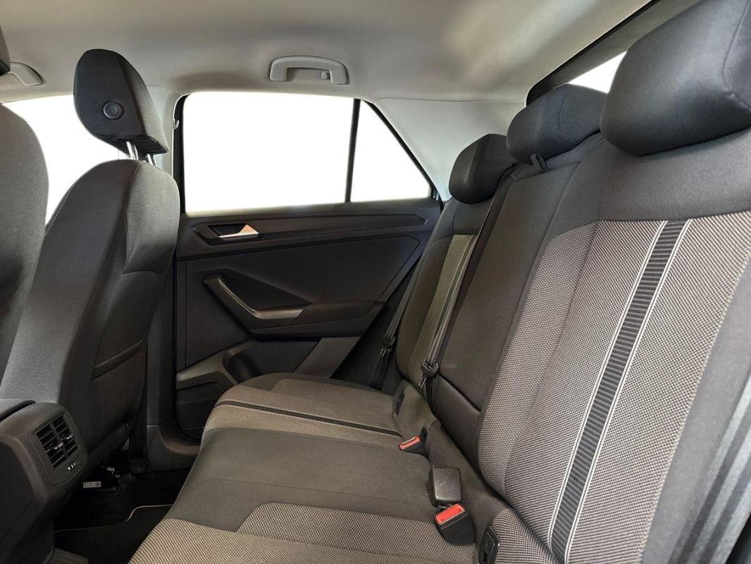 Volkswagen T-Roc - Photo 23
