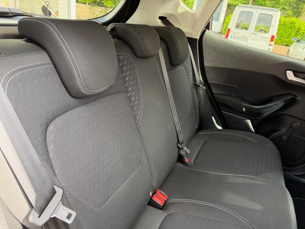 Ford Fiesta - Photo 10