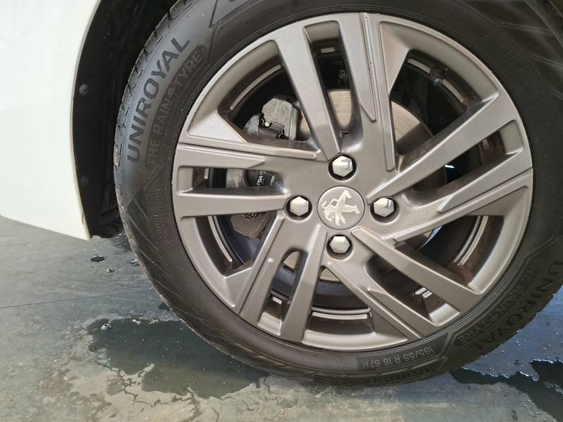 Peugeot 208 - Photo 14
