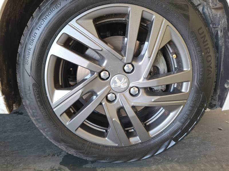 Peugeot 208 - Photo 6