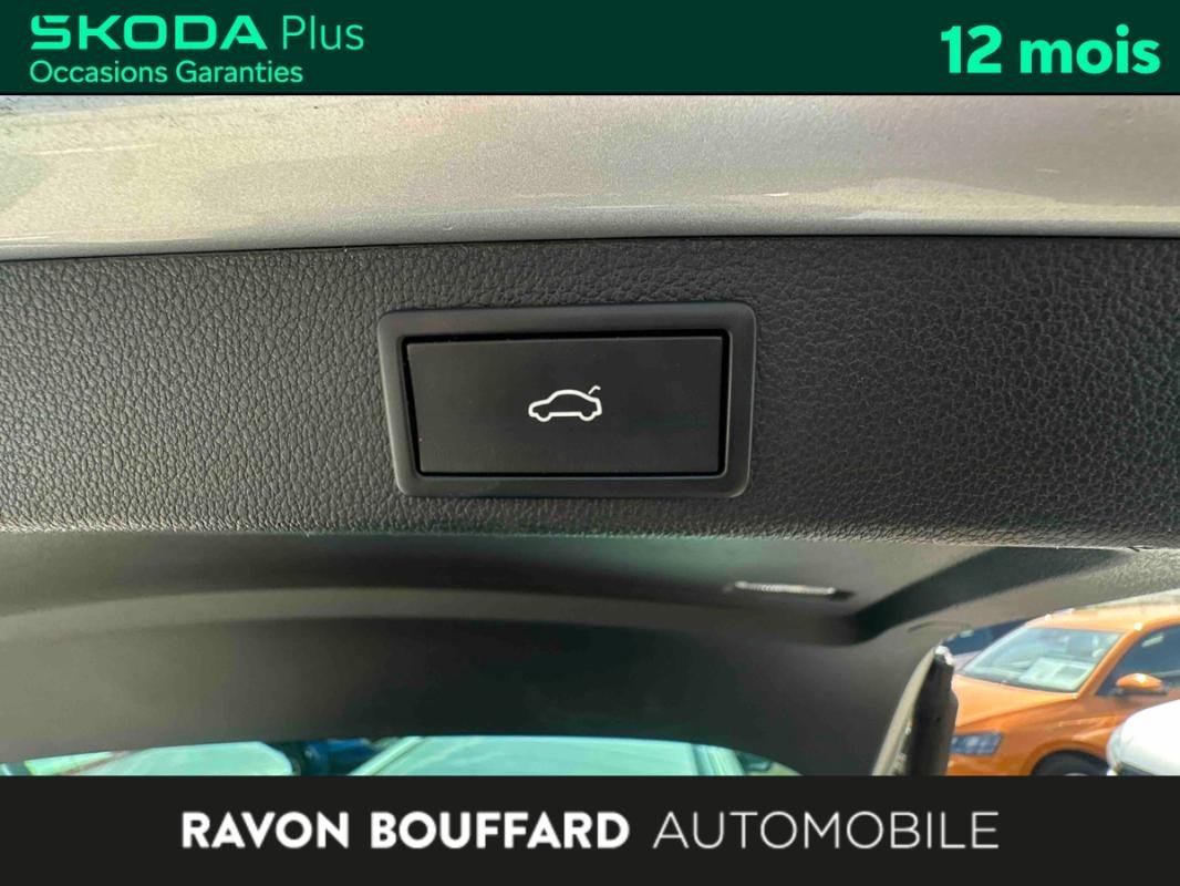 Skoda Superb Combi - Photo 23