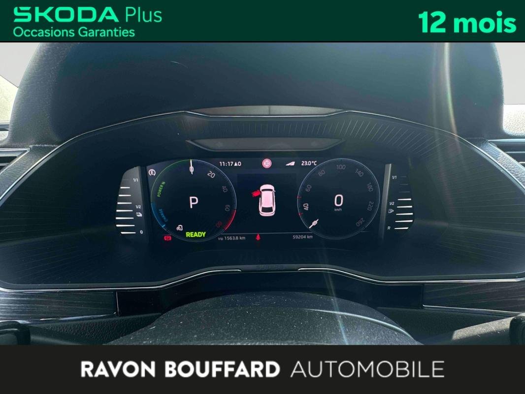 Skoda Superb Combi - Photo 24