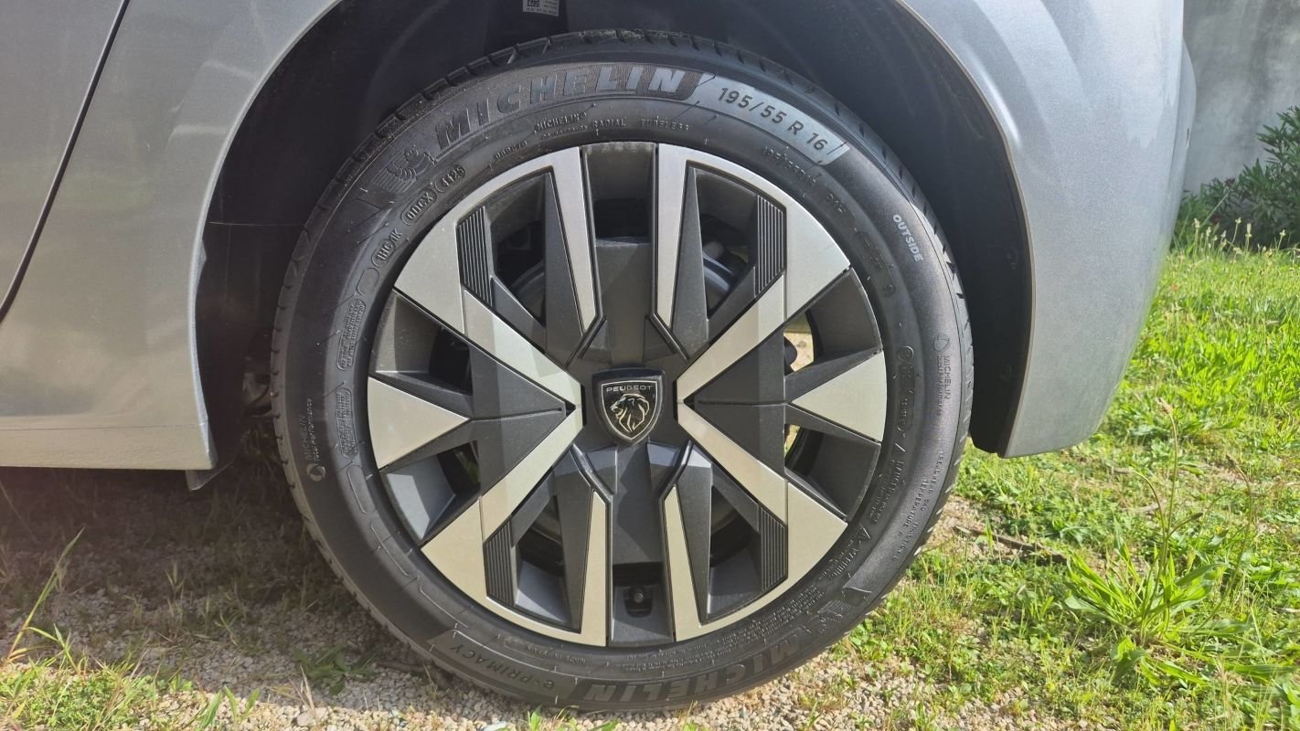 Peugeot 208 - Photo 19