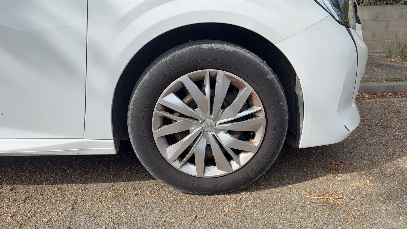 Peugeot 208 - Photo 17