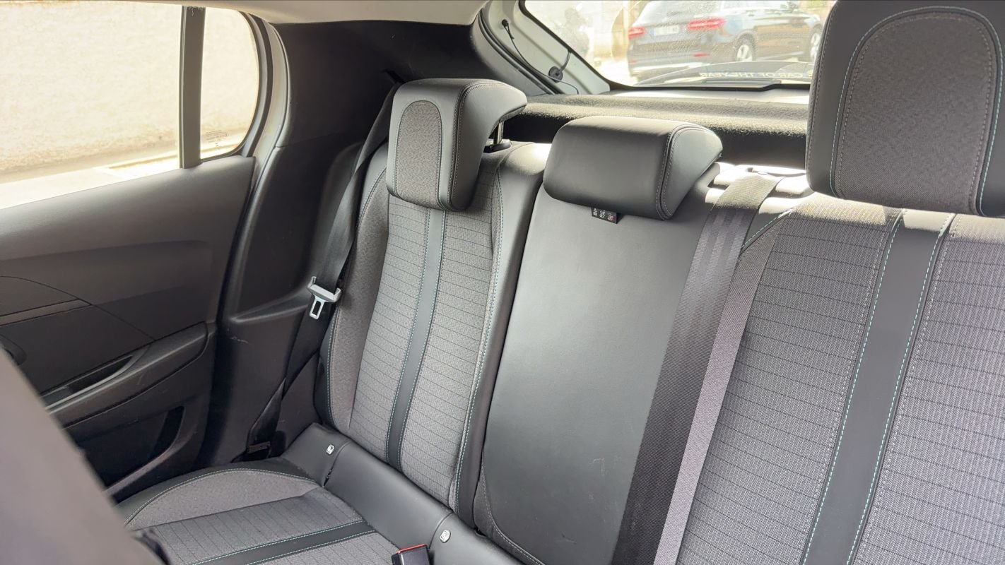 Peugeot 208 - Photo 9