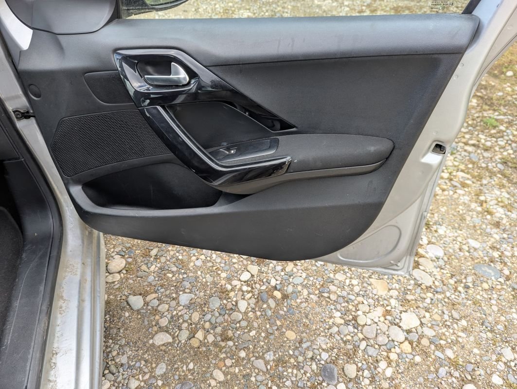 Peugeot 208 - Photo 24