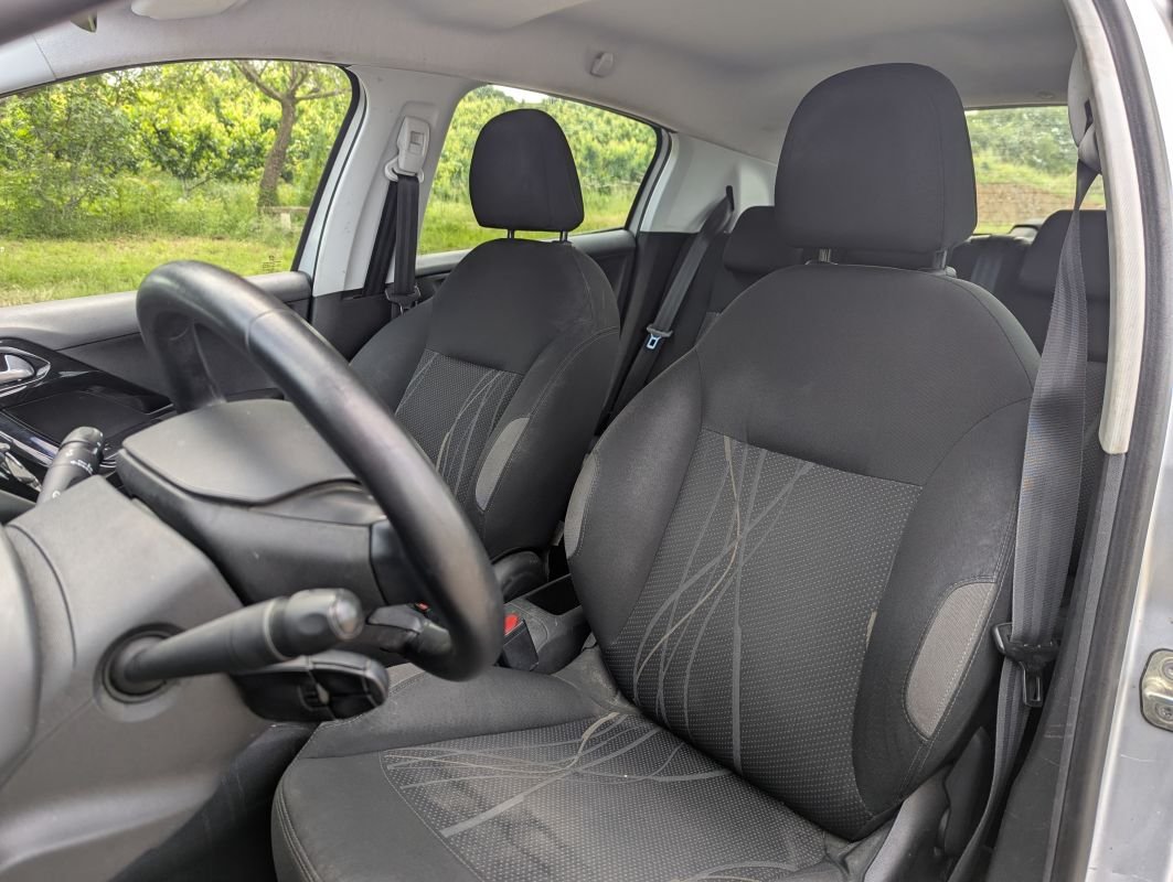 Peugeot 208 - Photo 26