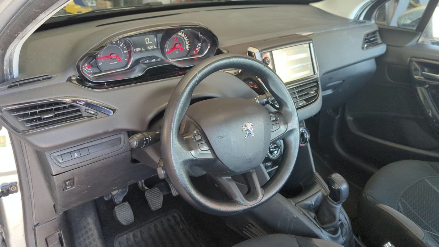 Peugeot 208 - Photo 8