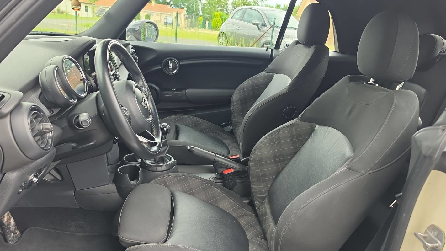 Mini Cabrio - Photo 26